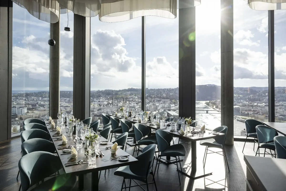 Q27 Quadrill Tower Linz, Fassade